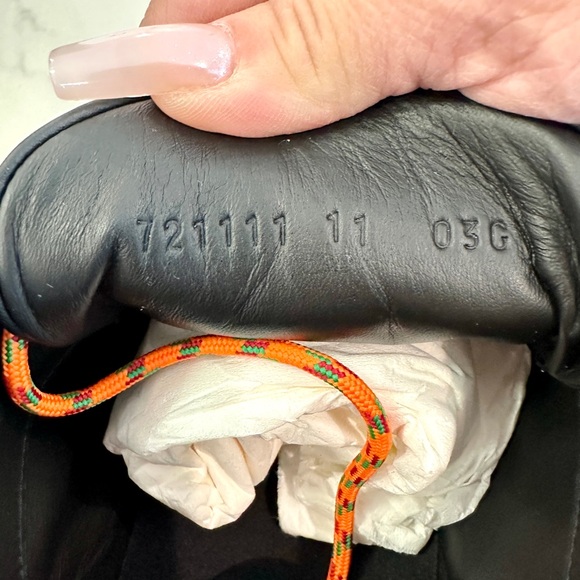 Gucci Men’s Run Sneakers - Picture 8 of 10